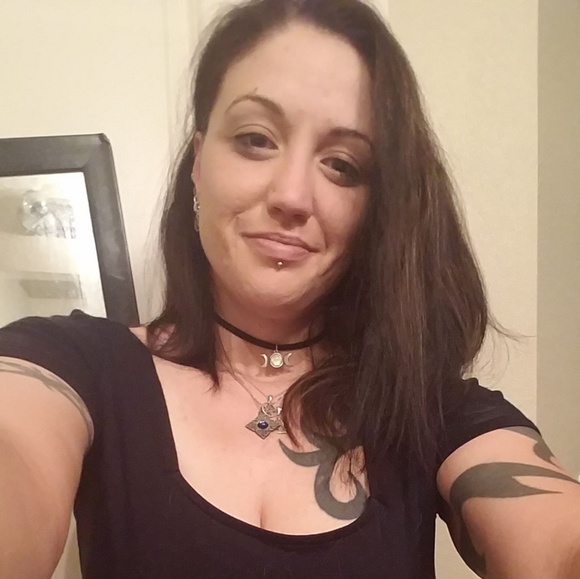 Meet your Posher-Shopper, Ashley! - Picture 6 of 6